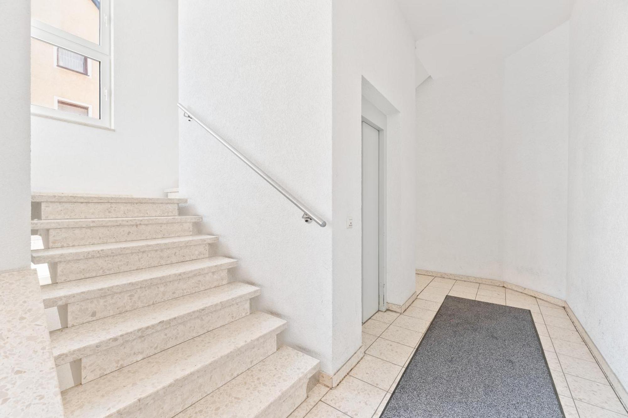 Helle Zentrumsnahe Familienfreundliche Ferienwohnung Fellbach Exterior foto